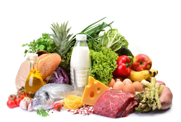 Chiller van delivering fresh produce and dairy at controlled temperature in the UAE
